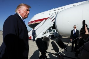 Trump duvida da eleição brasileira, mas elogia Lula: “Me dou bem com ele”