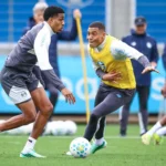 Renato arma Grêmio com três volantes e Diego Caito avança na recuperação
