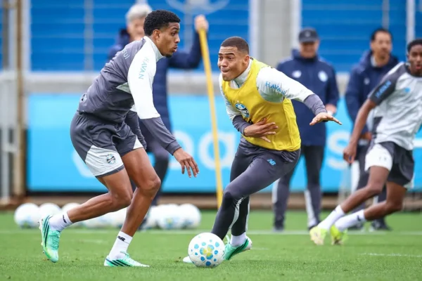 Renato arma Grêmio com três volantes e Diego Caito avança na recuperação