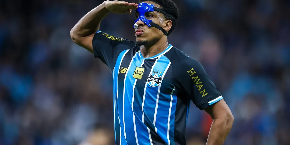 Wallace opera nariz e vira desfalque do Grêmio contra o Cruzeiro