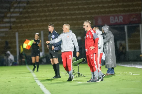 Expulsão de Matheus Cunha desmonta Inter em derrota para o Mirassol