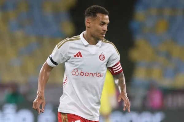 Inter vacila no fim e perde para o Fluminense no Maracanã