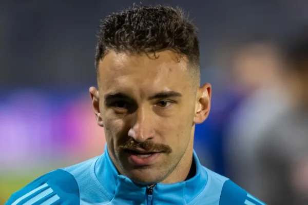 Léo Ortiz Alerta: Qualquer Tropeço Pode Complicar o Título do Flamengo