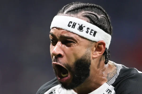 Memphis Depay gera incômodo no Corinthians com postura apática
