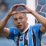 Vasco tenta ‘chapéu’ no Corinthians por Carlos Vinícius