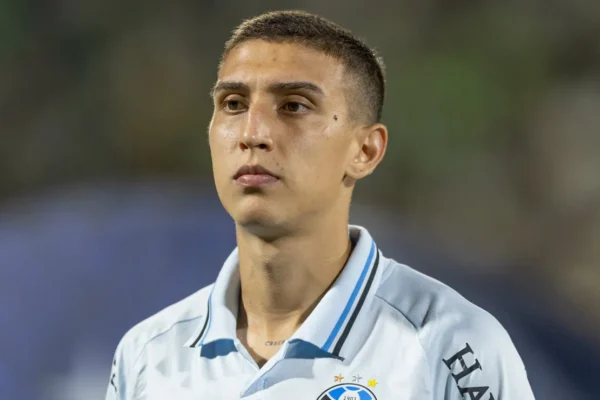 FIFA pune Grêmio com transfer ban por dívida de Miguel Monsalve