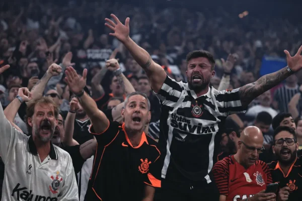 Fiel lota a Arena e Corinthians tem 2ª melhor média do Brasileirão