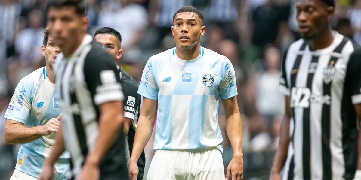 Galo sonda Carlos Vinícius e embaralha futuro do atacante no Grêmio
