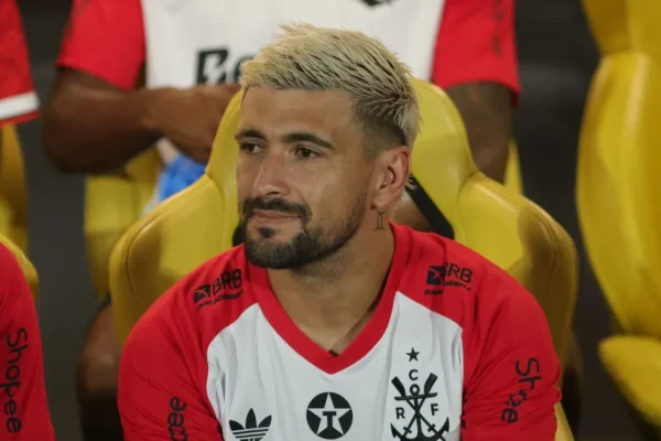 Arrascaeta treina no Ninho, mas fica fora da decisão da Libertadores