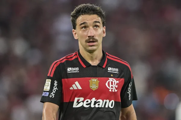 Léo Ortiz exalta diretoria do Flamengo e revela pressão na Libertadores