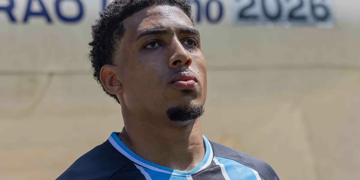 Wallace Volta à Zaga do Grêmio para Duelo Decisivo Contra o Coritiba