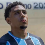 Wallace Volta à Zaga do Grêmio para Duelo Decisivo Contra o Coritiba
