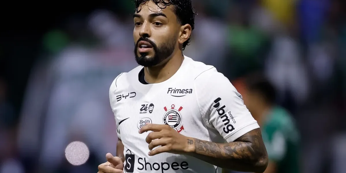Seedorf testa Bidu no ataque do Corinthians contra o Vasco