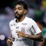 Seedorf testa Bidu no ataque do Corinthians contra o Vasco