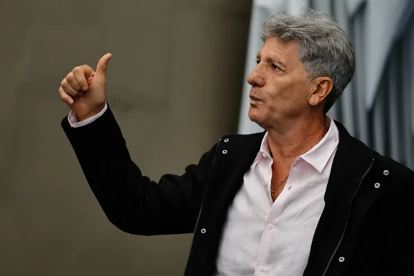 Renato rebate boatos, cobra elenco e Grêmio prioriza Brasileirão