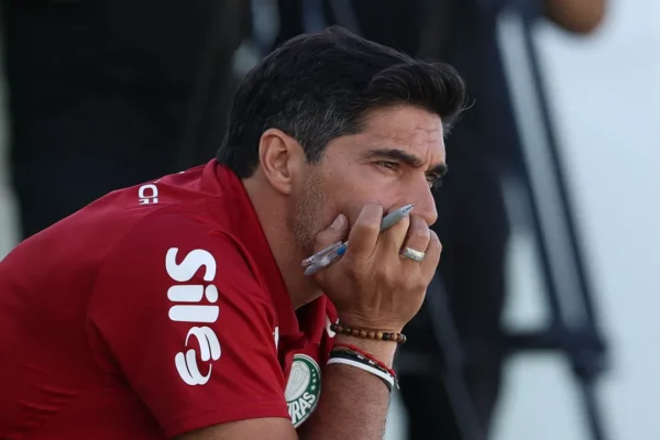 Abel arma plano ousado no Palmeiras para superar desfalques contra o Athletico-PR
