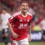 Alan Patrick brilha, vira garçom número 1 do Inter e elogia Eduardo Baptista