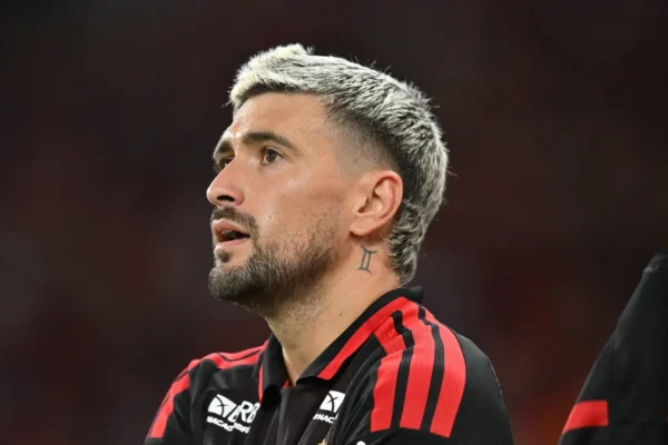 Arrascaeta acelera recuperação e pode surpreender no Flamengo