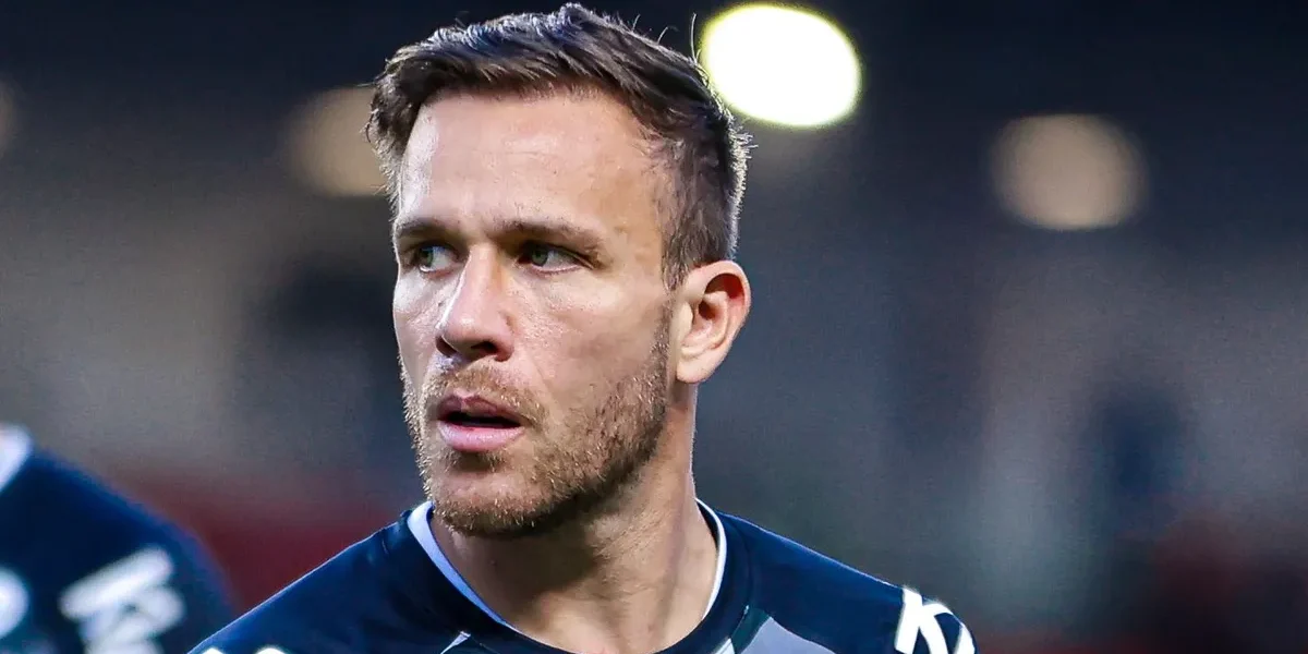 Santos: Arthur e Lira treinam no campo, mas desfalcam contra o Bahia