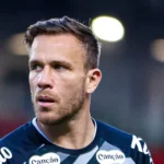 Santos: Arthur e Lira treinam no campo, mas desfalcam contra o Bahia
