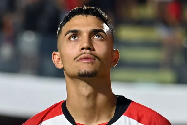 Flamengo de olho em Arthur Dias, joia do Athletico-PR