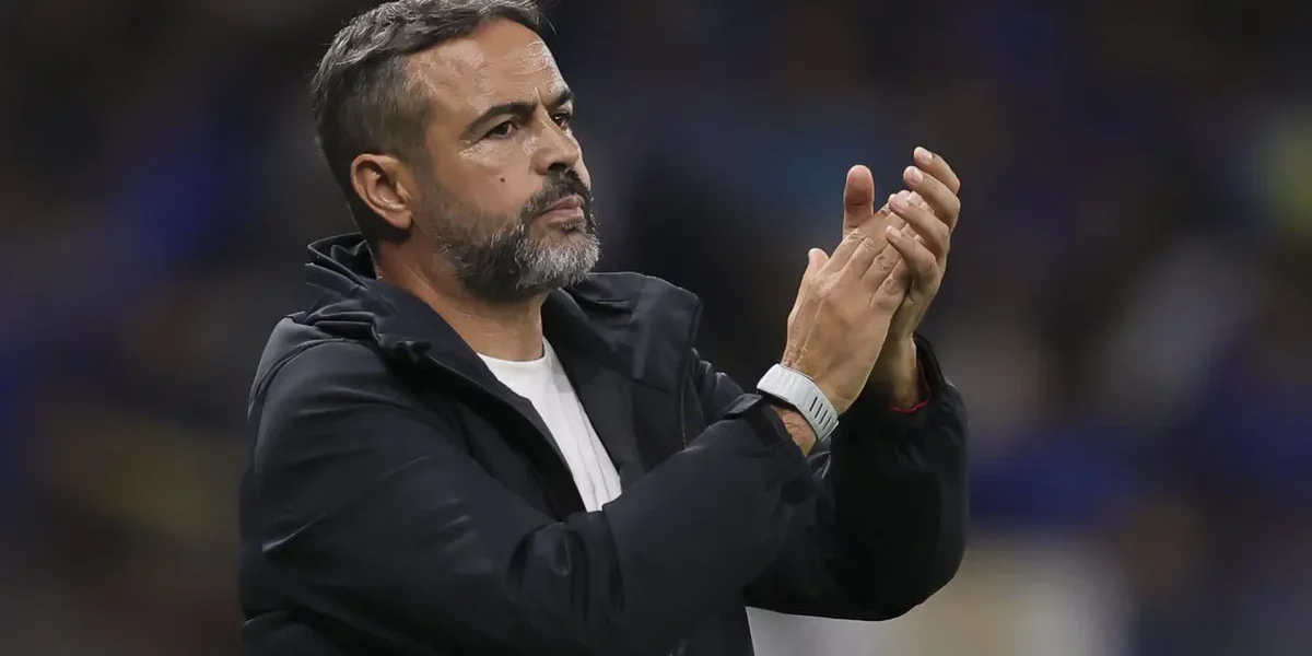 Artur Jorge explode contra crítica e defende números do Cruzeiro no Brasileirão