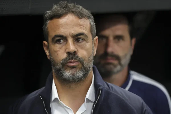 Artur Jorge aprova vitória do Cruzeiro, mas cobra pontaria do ataque