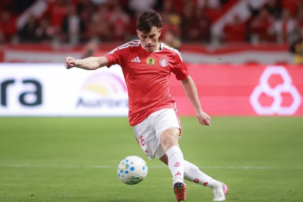 Inter muda escalação contra o Mirassol: Bernabei avança e Matheus Cunha assume o gol