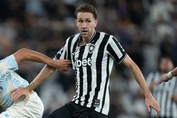 Botafogo sem Arthur Chaves contra o Coritiba; Monzón e Justino brigam por vaga