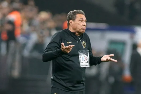 Luxemburgo critica Seedorf e se coloca à disposição do Corinthians