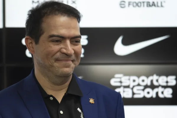 Marcelo Paz sai do Corinthians após 10 meses de tensão nos bastidores