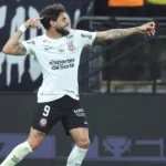 Seedorf estreia no Corinthians com mudanças ousadas no ataque
