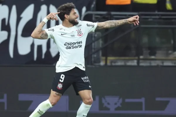 Seedorf estreia no Corinthians com mudanças ousadas no ataque