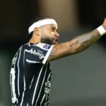Memphis Depay sob pressão no Corinthians: retorno ou risco?