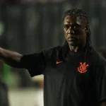 Seedorf ganha apoio do elenco do Corinthians em meio à crise
