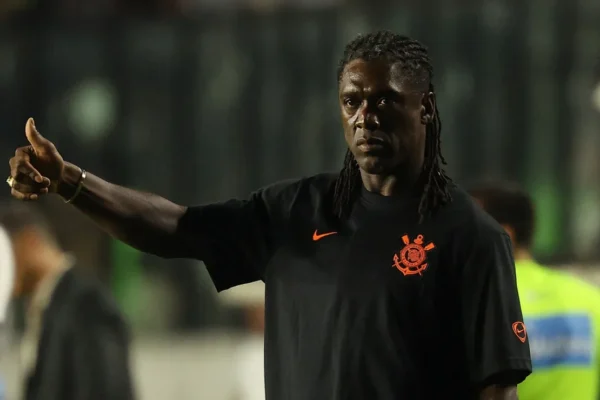 Seedorf ganha apoio do elenco do Corinthians em meio à crise