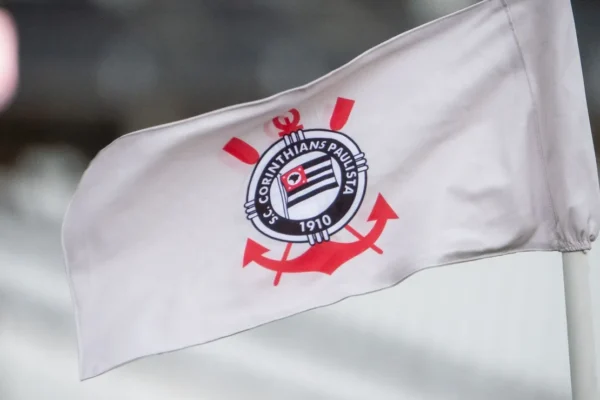 Corinthians treina trio da Ponte Preta, mas transfer ban trava reforços