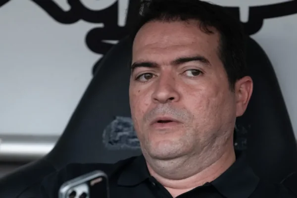 Seedorf no Corinthians: Paz aposta em liderança para unir o time