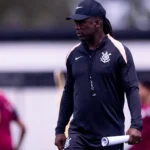 Seedorf Assume Corinthians e Enfrenta Elenco ‘Leão Ferido’