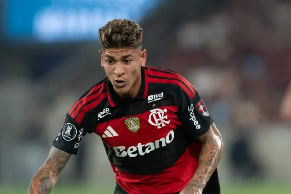 Carrascal vira o jogo no Fla e assume a titularidade na reta final