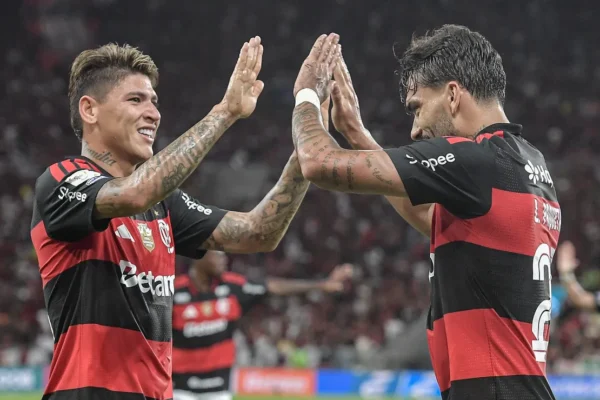 Carrascal salva o Fla: vitória sobre o Bahia e liderança garantida
