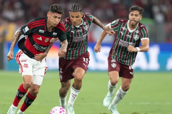 Flamengo bate Fluminense por 1 a 0 e adia planos do Tricolor no Brasileirão