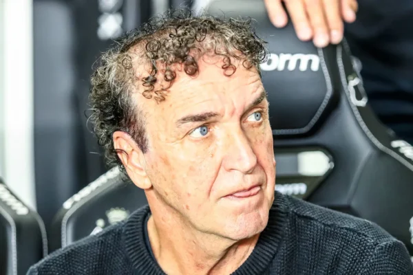 Cuca valoriza empate do Santos, mas deixa Neymar no mistério para domingo