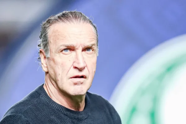 Cuca e Gabigol resolvem atrito em clássico e técnico crava: ‘Problema zero’
