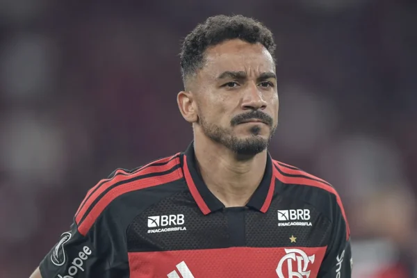 Danilo quebra o silêncio após fratura no Fla-Flu e emociona a Nação