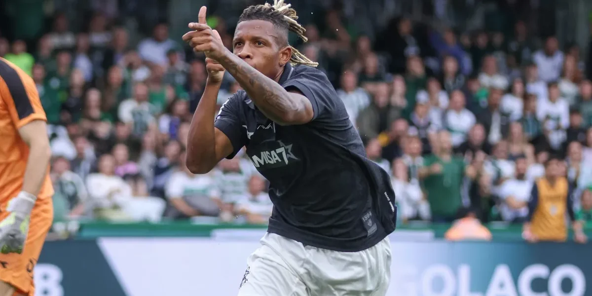 Danilo vira arma ofensiva do Botafogo e mira Chapecoense