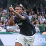 Danilo vira arma ofensiva do Botafogo e mira Chapecoense