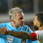 Daronco falha, mas pressão de Santos e Flamengo beira o caos