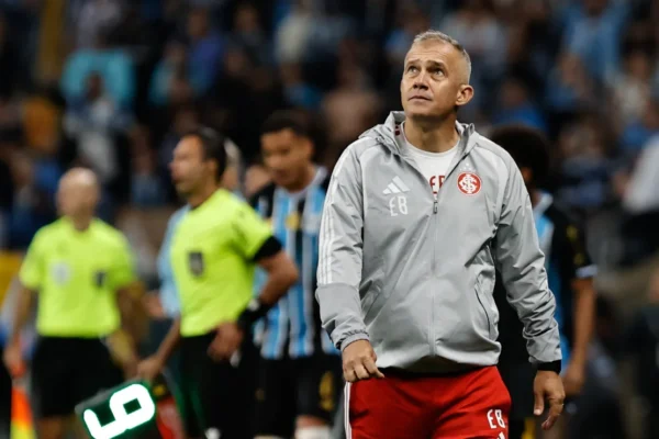 Inter aposta em Ronaldo no meio e Bernabei na frente contra o Botafogo