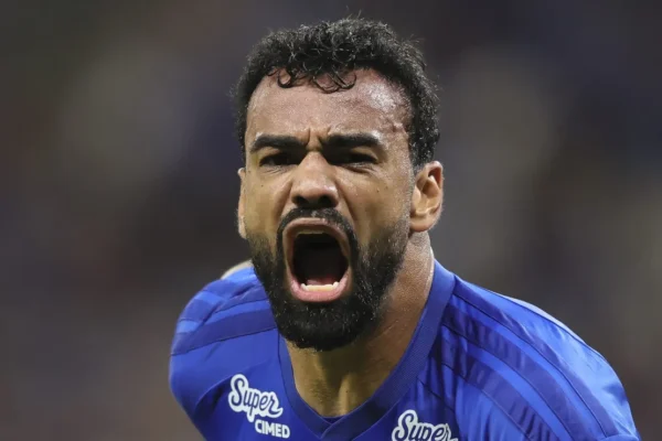 João Marcelo ou Fabrício Bruno? O dilema na zaga do Cruzeiro